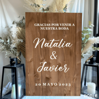 cartel de bienvenida boda lettering 2 alturas roble