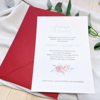 invitación boda piornal sobre rojo